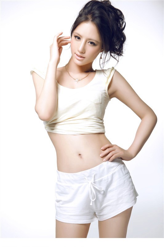 娇柔身姿中戏最美校花极品写真