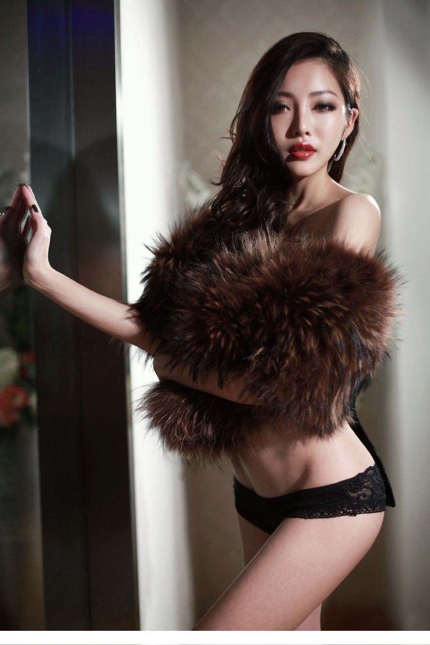 高雅性感少妇真空大胆写真