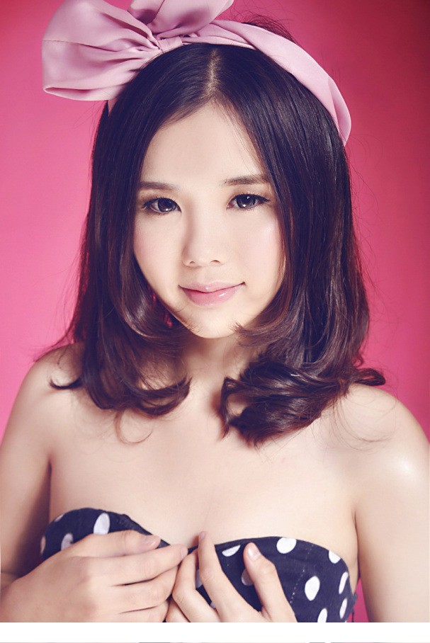 曼妙白纱遮体超甜美女孩迷人写真