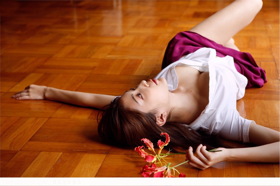 童颜美巨乳少女绝美勾魂身材