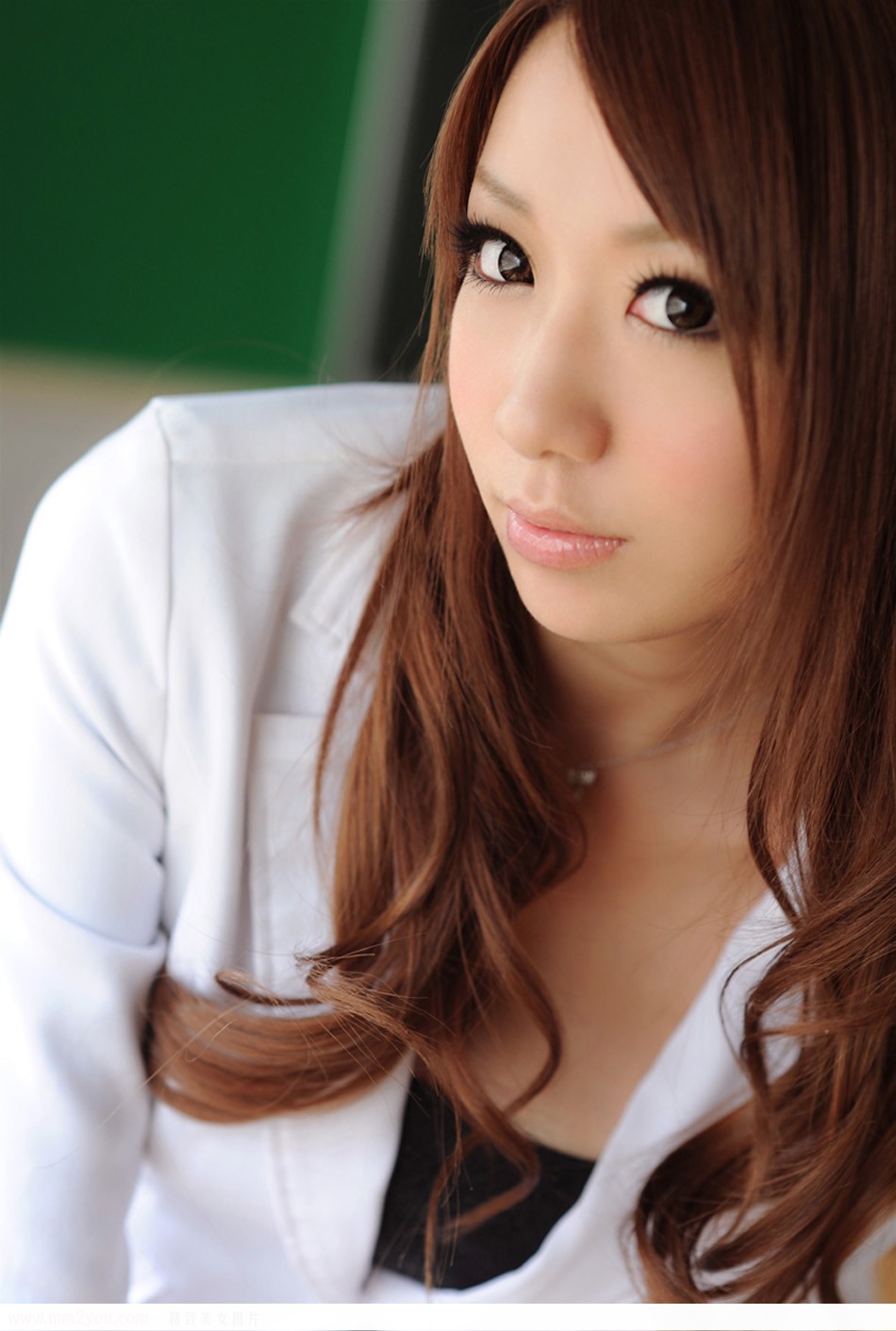 丰满惹火身材的性感美女教师