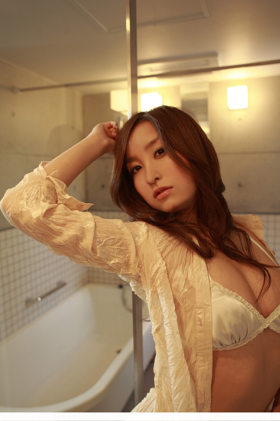 醉人巨乳没少女湿身大胆突破