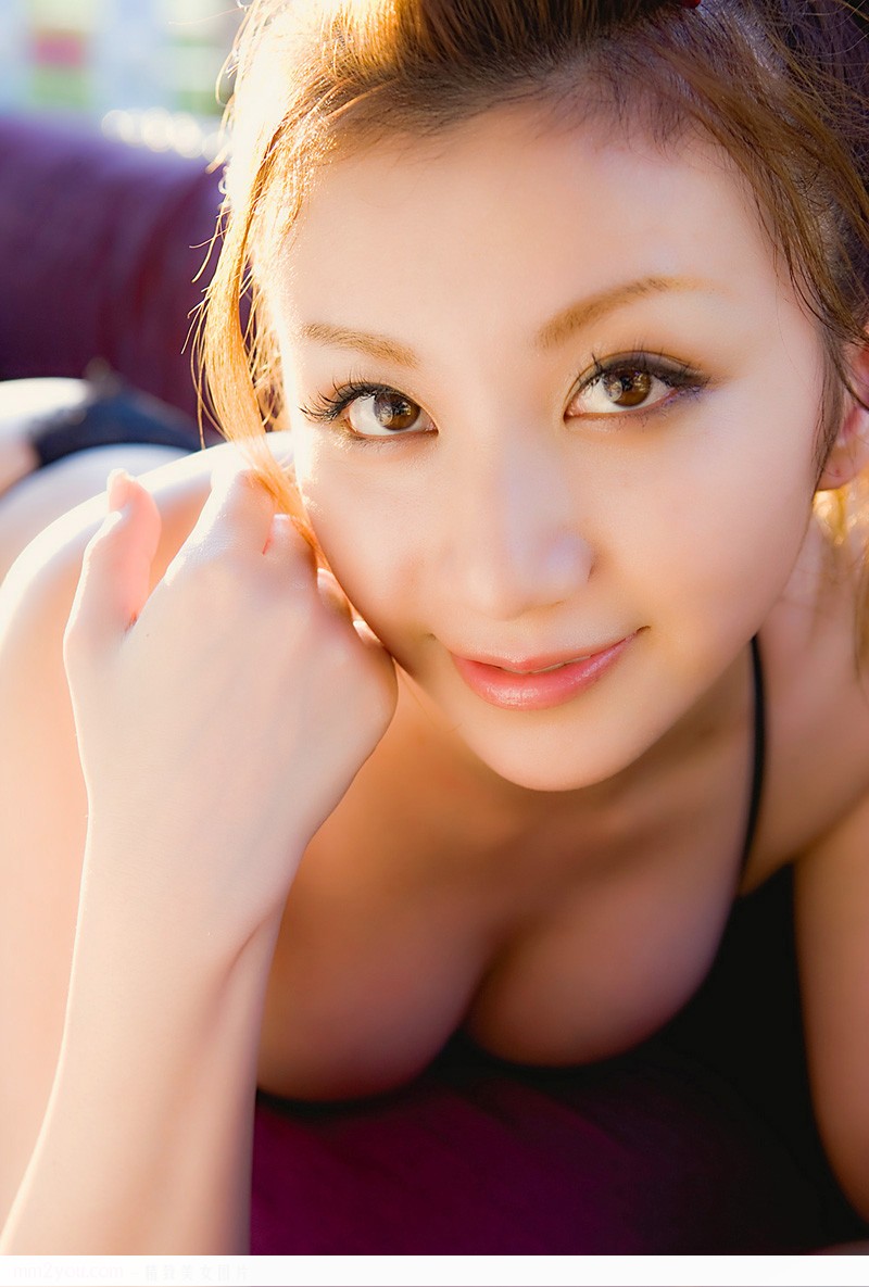 性感极品尤物丰满美胸诱人曲线