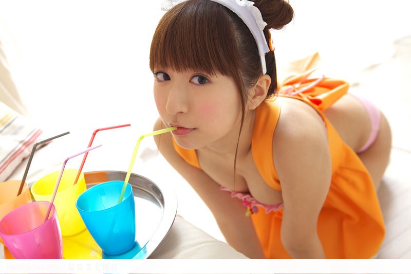 童颜小嫩女丰乳演绎小女仆